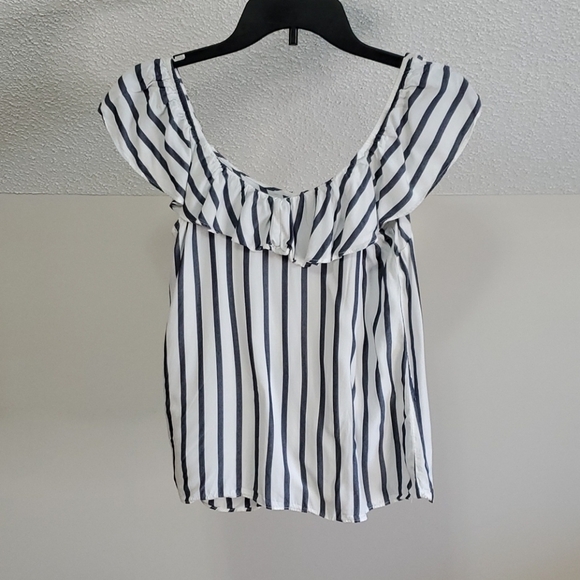 Old Navy White w/ Gray Stripes Blouse, sz:XS - Picture 3 of 3